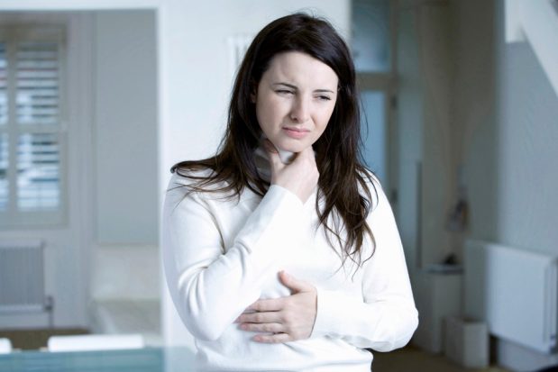 cara kurangkan sakit tekak yang boleh anda lakukan sendiri di rumah