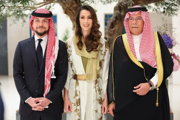 Gadis Arab Saudi Rajwa Al-Saif bertunang dengan Putera Mahkota Jordan