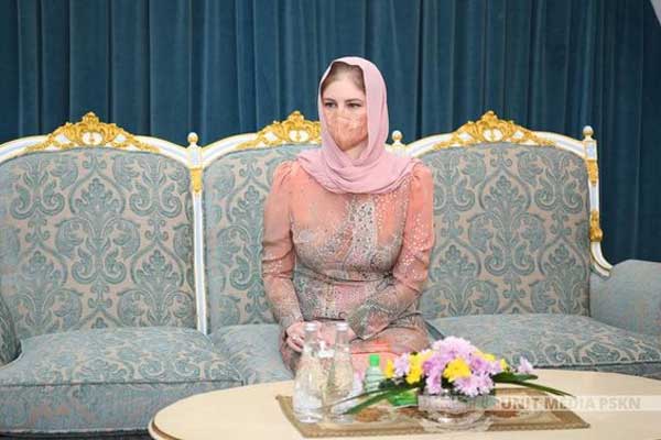 Sultanah Kelantan Diana Petra Abdullah dedah wajah buat kali pertama kali secara rasmi