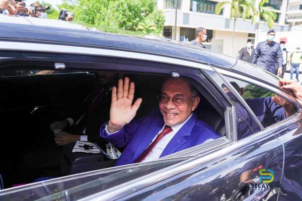 Terkini: Anwar dititah menghadap Agong jam 4 petang
