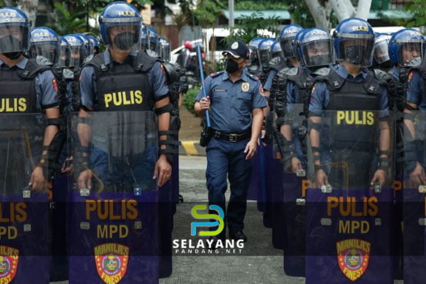Ratusan anggota polis berpangkat tinggi di Filipina diarah letak jawatan