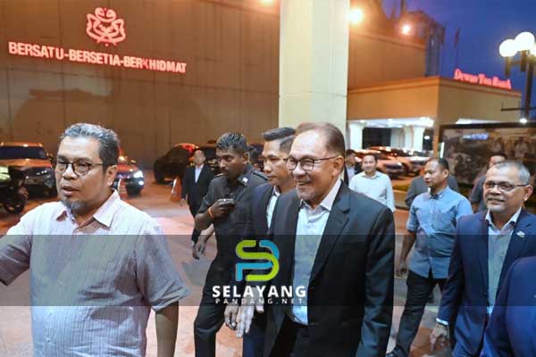 Selepas 25 tahun, Anwar kembali ke Ibu Pejabat UMNO